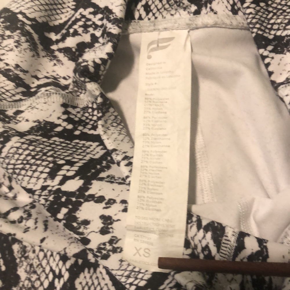 Fabletics animal print leggings in black and white - Picture 4 of 6